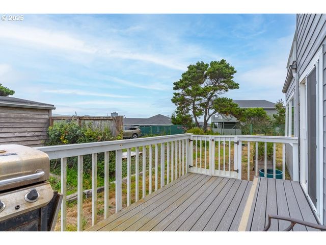 60 RAVEN Ln, Depoe Bay, OR 97341