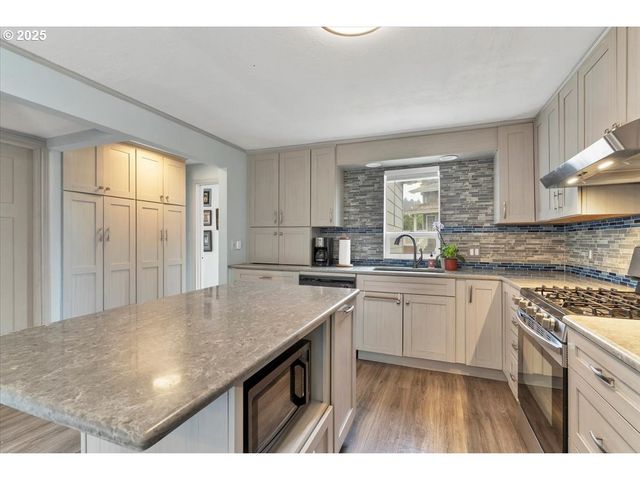 60 RAVEN Ln, Depoe Bay, OR 97341