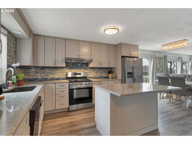 60 RAVEN Ln, Depoe Bay, OR 97341