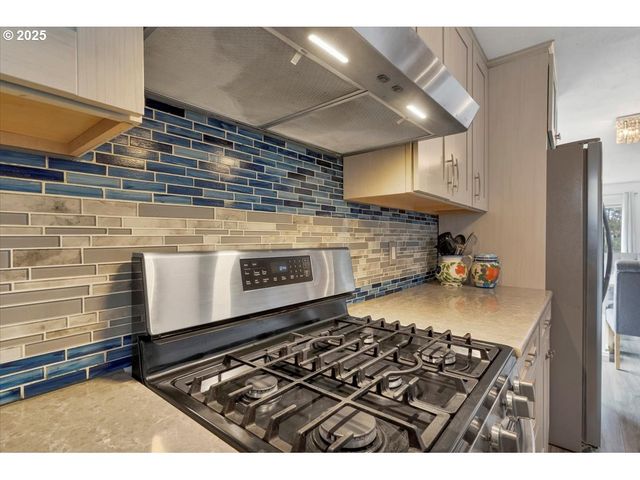 60 RAVEN Ln, Depoe Bay, OR 97341