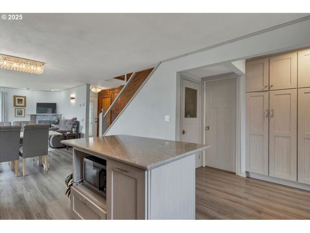 60 RAVEN Ln, Depoe Bay, OR 97341