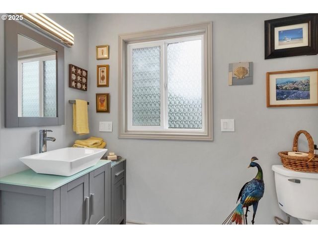 60 RAVEN Ln, Depoe Bay, OR 97341