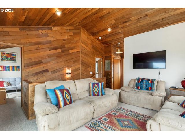 60 RAVEN Ln, Depoe Bay, OR 97341