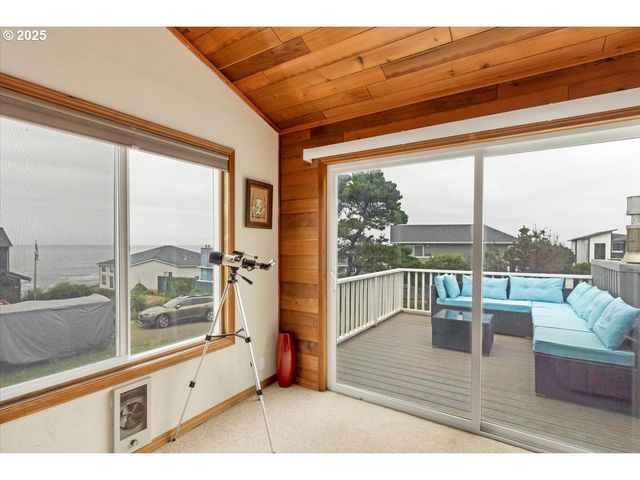60 RAVEN Ln, Depoe Bay, OR 97341