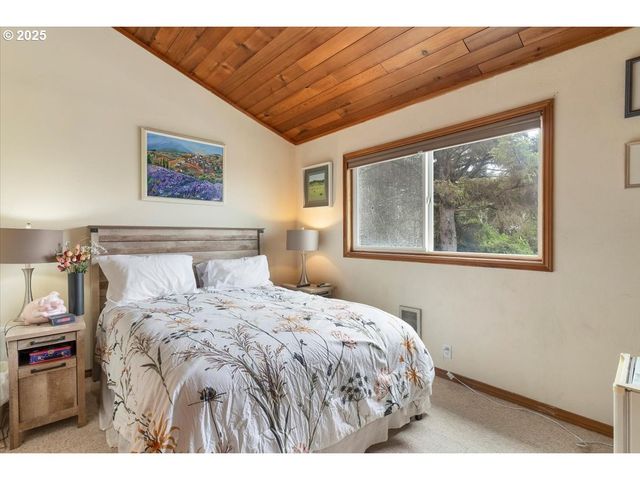60 RAVEN Ln, Depoe Bay, OR 97341