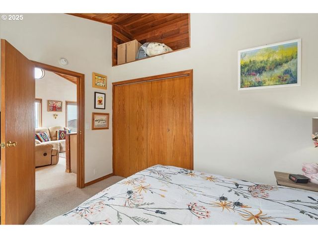 60 RAVEN Ln, Depoe Bay, OR 97341