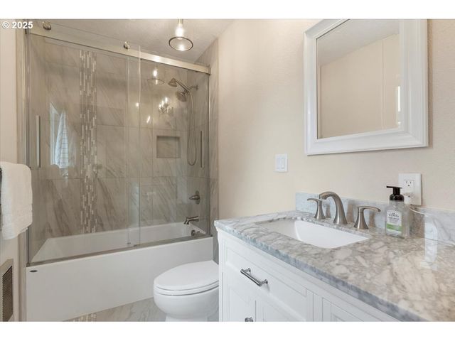 60 RAVEN Ln, Depoe Bay, OR 97341