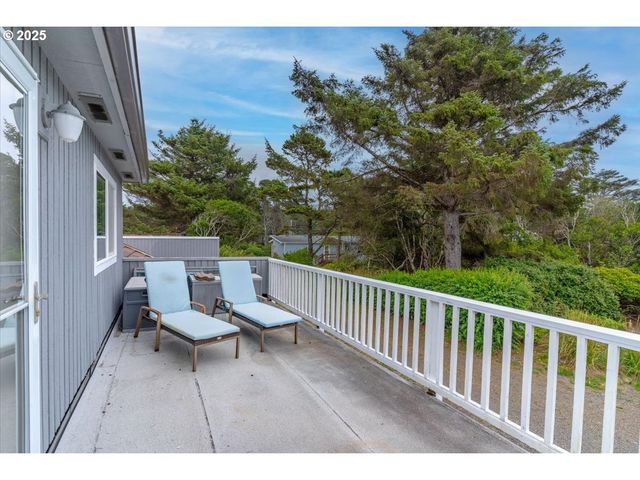 60 RAVEN Ln, Depoe Bay, OR 97341