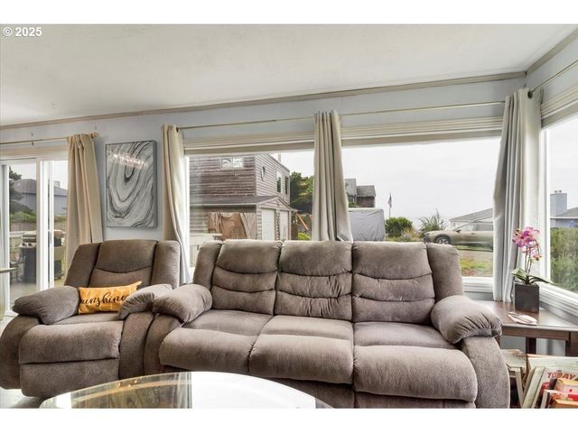 60 RAVEN Ln, Depoe Bay, OR 97341