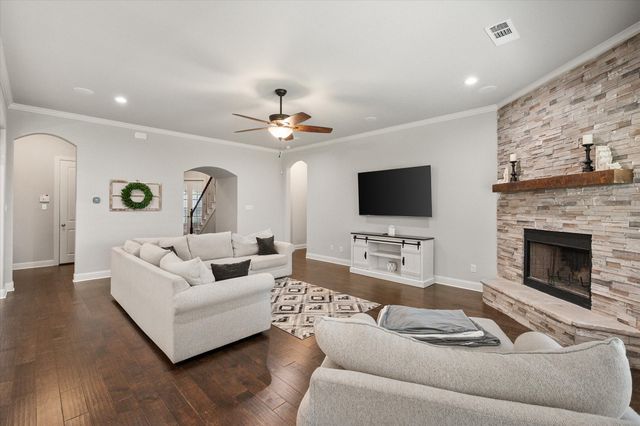 312 Equestrian Drive, Waxahachie, TX 75165