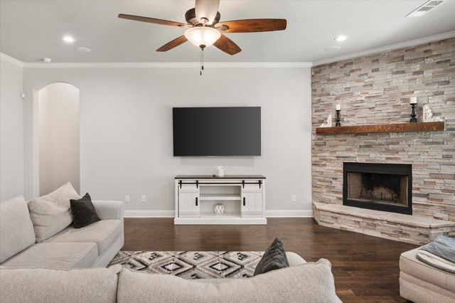 312 Equestrian Drive, Waxahachie, TX 75165