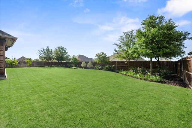 312 Equestrian Drive, Waxahachie, TX 75165
