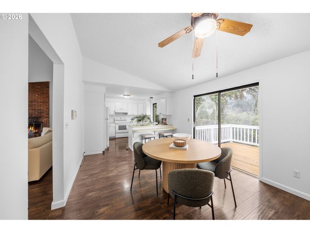 195 Nw PHYLLIS Ct, Gresham, OR 97030