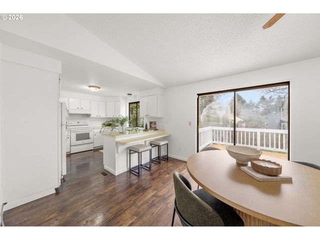 195 Nw PHYLLIS Ct, Gresham, OR 97030