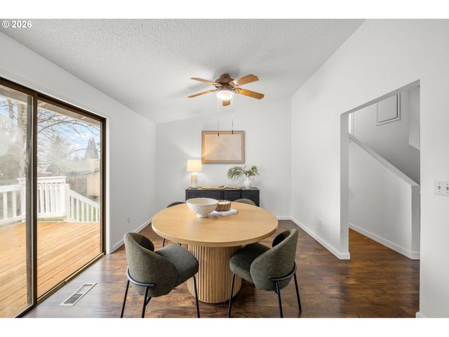 195 Nw PHYLLIS Ct, Gresham, OR 97030