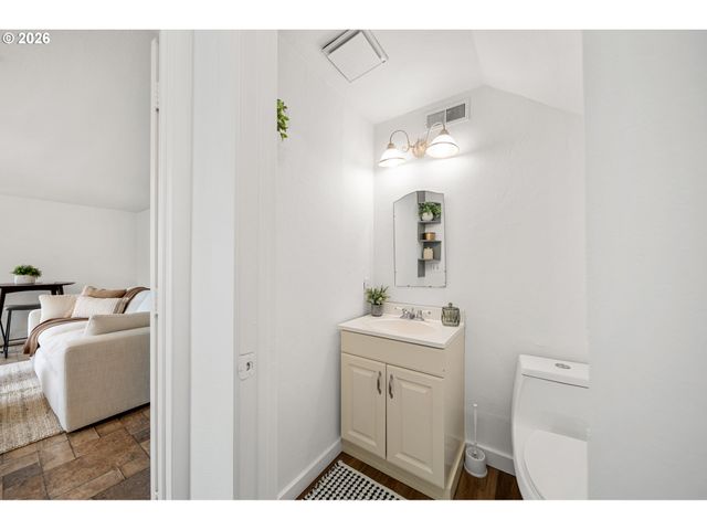 195 Nw PHYLLIS Ct, Gresham, OR 97030