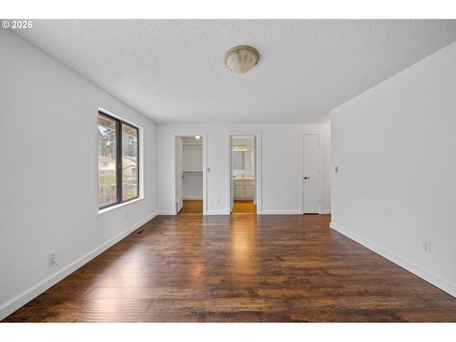 195 Nw PHYLLIS Ct, Gresham, OR 97030