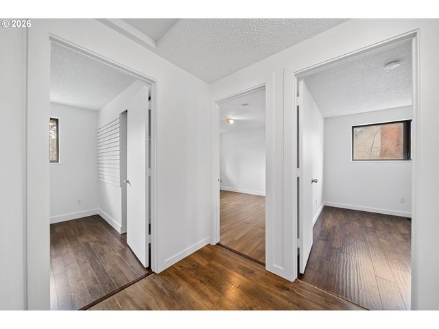 195 Nw PHYLLIS Ct, Gresham, OR 97030