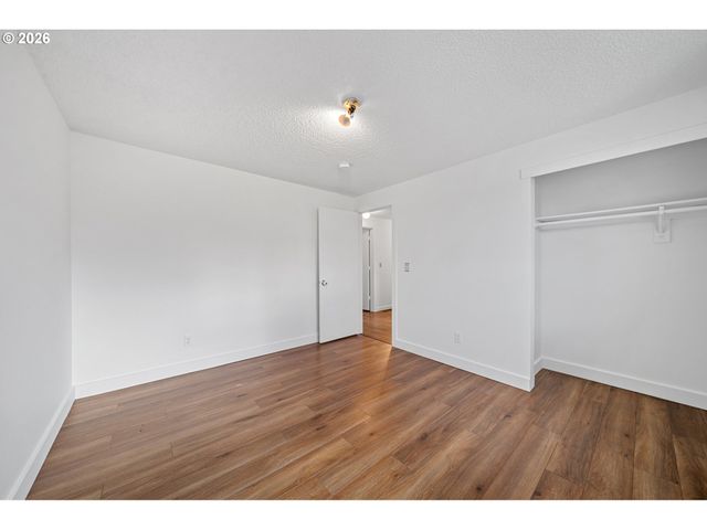 195 Nw PHYLLIS Ct, Gresham, OR 97030