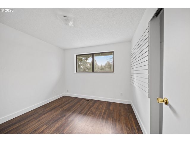 195 Nw PHYLLIS Ct, Gresham, OR 97030