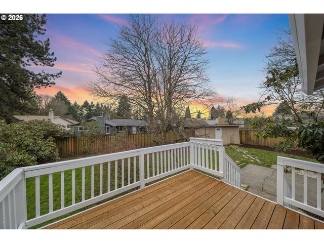 195 Nw PHYLLIS Ct, Gresham, OR 97030