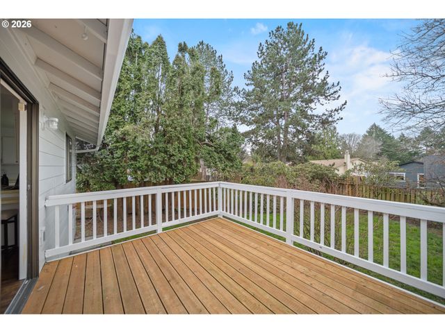 195 Nw PHYLLIS Ct, Gresham, OR 97030