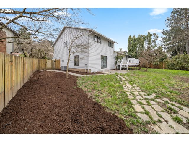 195 Nw PHYLLIS Ct, Gresham, OR 97030