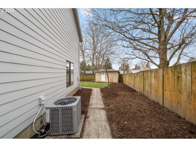 195 Nw PHYLLIS Ct, Gresham, OR 97030