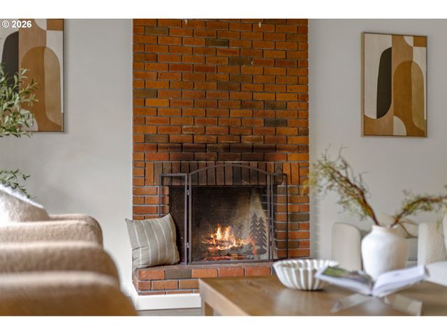 195 Nw PHYLLIS Ct, Gresham, OR 97030