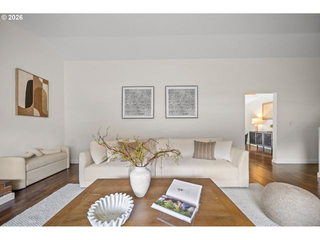 195 Nw PHYLLIS Ct, Gresham, OR 97030