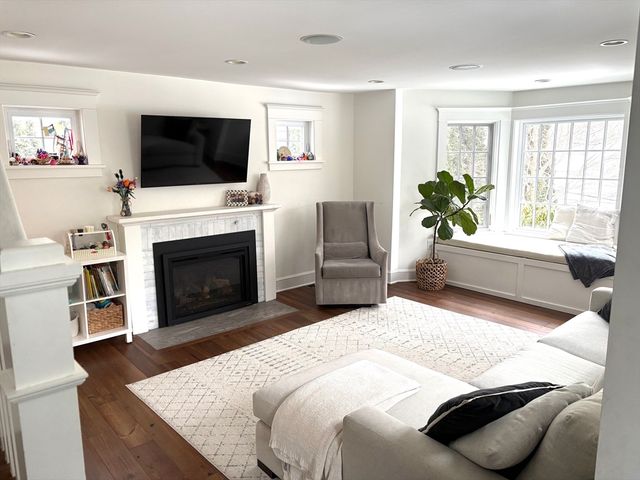 91 Eliot St, Brookline, MA 02467