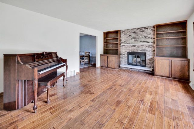 1289 Crossing Ridge Trail, Sun Prairie, WI 53590