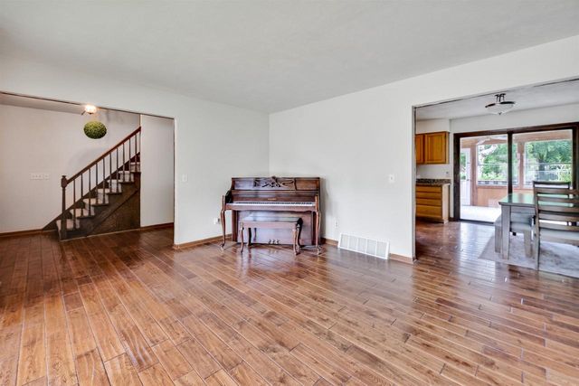 1289 Crossing Ridge Trail, Sun Prairie, WI 53590