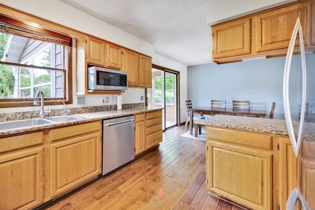 1289 Crossing Ridge Trail, Sun Prairie, WI 53590
