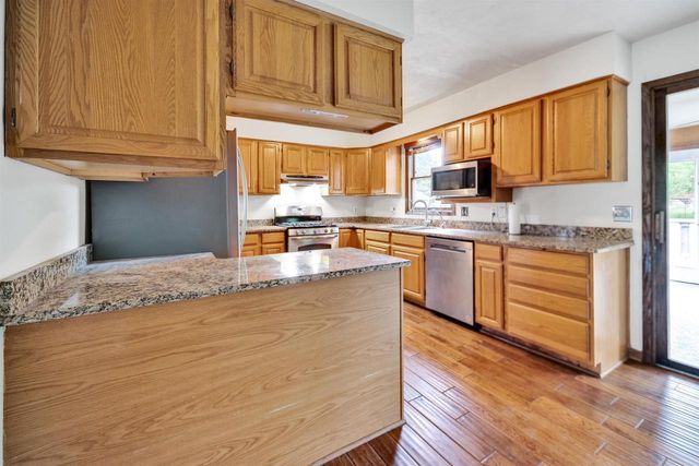 1289 Crossing Ridge Trail, Sun Prairie, WI 53590