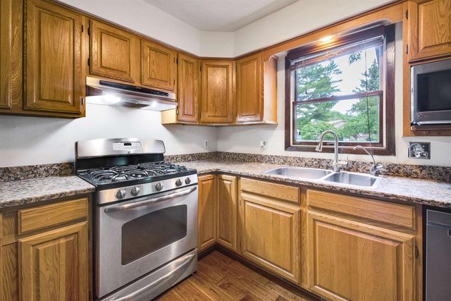 1289 Crossing Ridge Trail, Sun Prairie, WI 53590