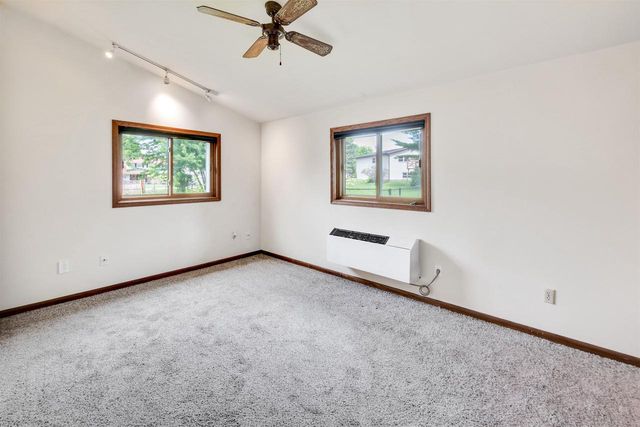 1289 Crossing Ridge Trail, Sun Prairie, WI 53590