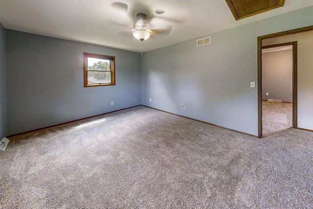 1289 Crossing Ridge Trail, Sun Prairie, WI 53590