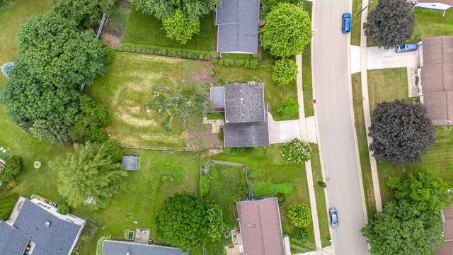 1289 Crossing Ridge Trail, Sun Prairie, WI 53590