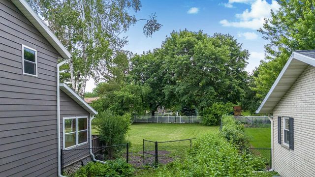 1289 Crossing Ridge Trail, Sun Prairie, WI 53590