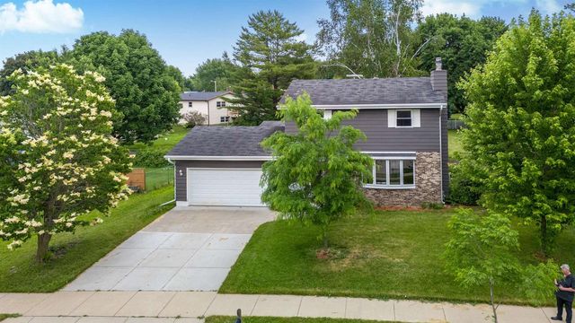 1289 Crossing Ridge Trail, Sun Prairie, WI 53590
