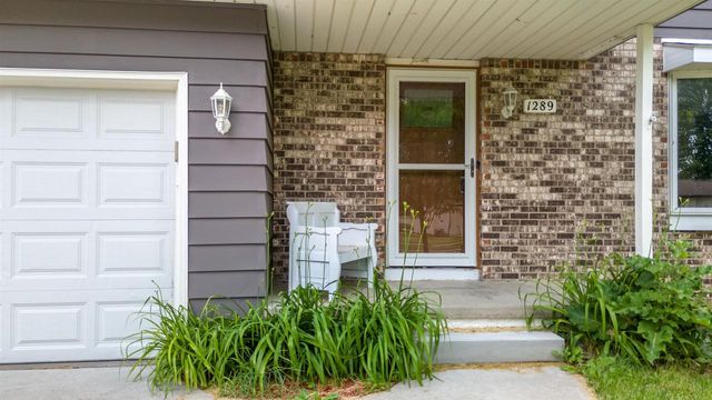 1289 Crossing Ridge Trail, Sun Prairie, WI 53590
