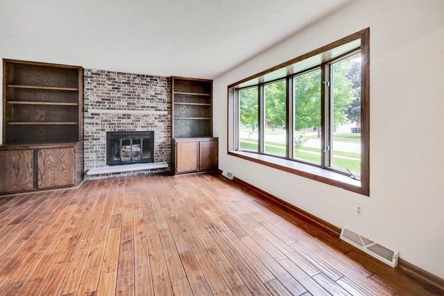 1289 Crossing Ridge Trail, Sun Prairie, WI 53590