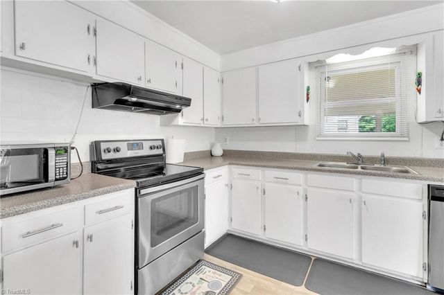 7121 Ridge Road, Tobaccoville, NC 27050