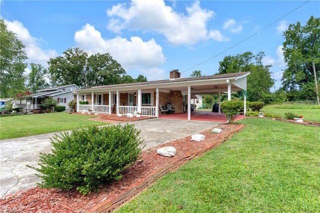 7121 Ridge Road, Tobaccoville, NC 27050