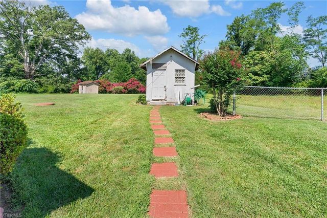 7121 Ridge Road, Tobaccoville, NC 27050