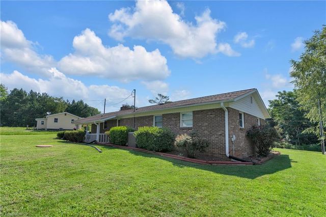 7121 Ridge Road, Tobaccoville, NC 27050