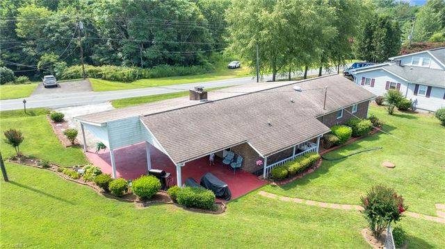 7121 Ridge Road, Tobaccoville, NC 27050