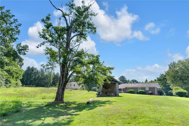7121 Ridge Road, Tobaccoville, NC 27050