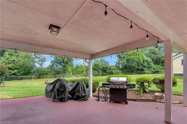 7121 Ridge Road, Tobaccoville, NC 27050